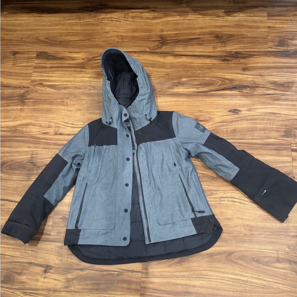 The North Face Women's Gray and Black Ski Jacket